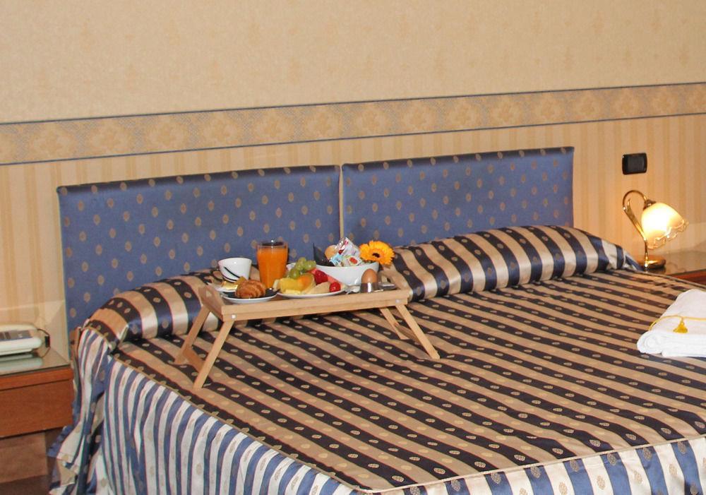 Albergo Ristorante Leon D'Oro Noventa di Piave Exteriör bild